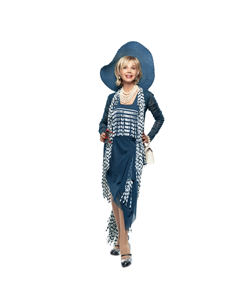 Dans Drôle de genre de Jade-Rose Parker, "une tragicomédie de boulevard", Victoria Abril incarne une femme transsexuelle mariée à un homme politique.